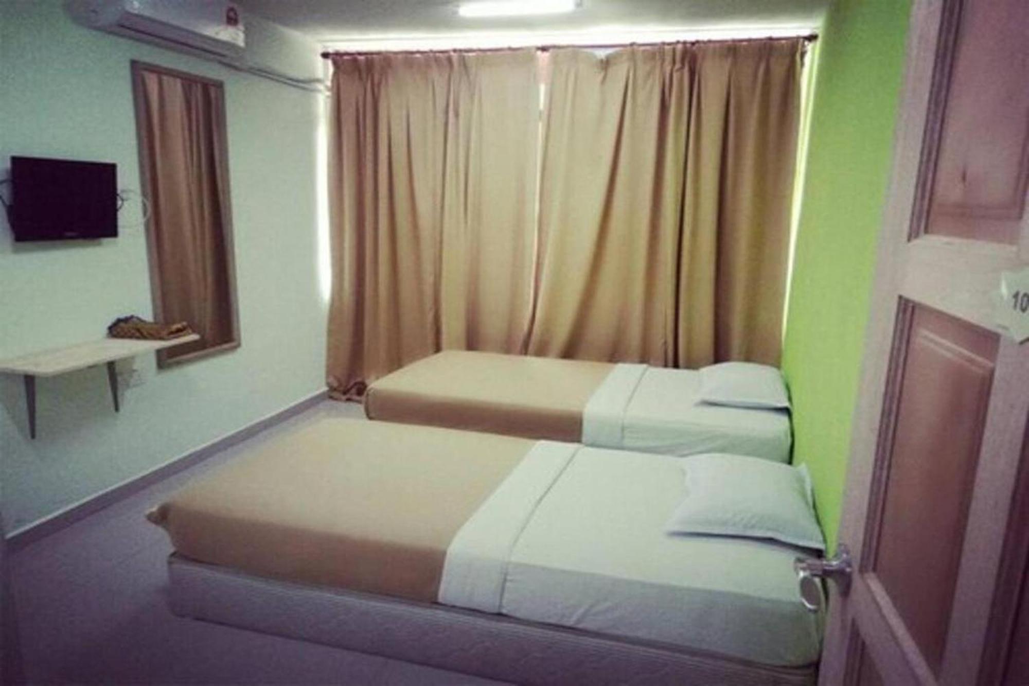 F Hotel Bayan Lepas Kültér fotó